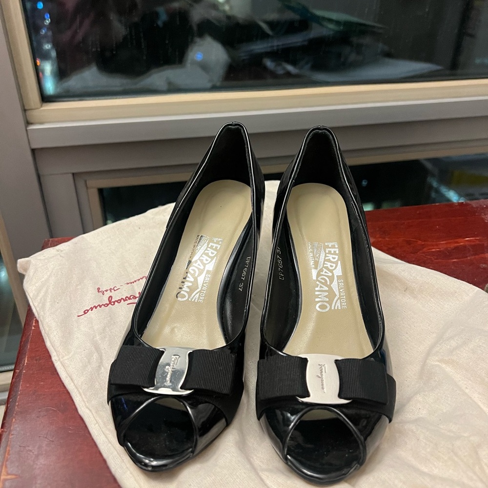 Salvatore Ferragamo Patent leather heels - Black Size 37